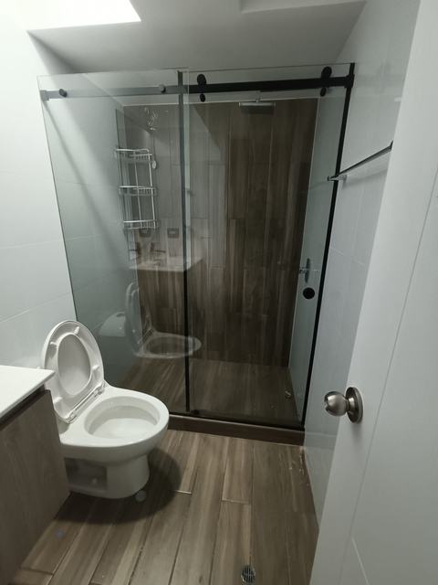 Ducha corrediza de vidrio templado
