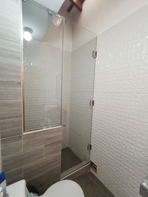 Ducha de vidrio templado a medida